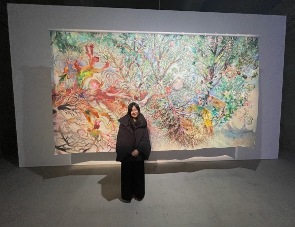 作品《胞衣》2019-2022と大小島真木　photo by APT